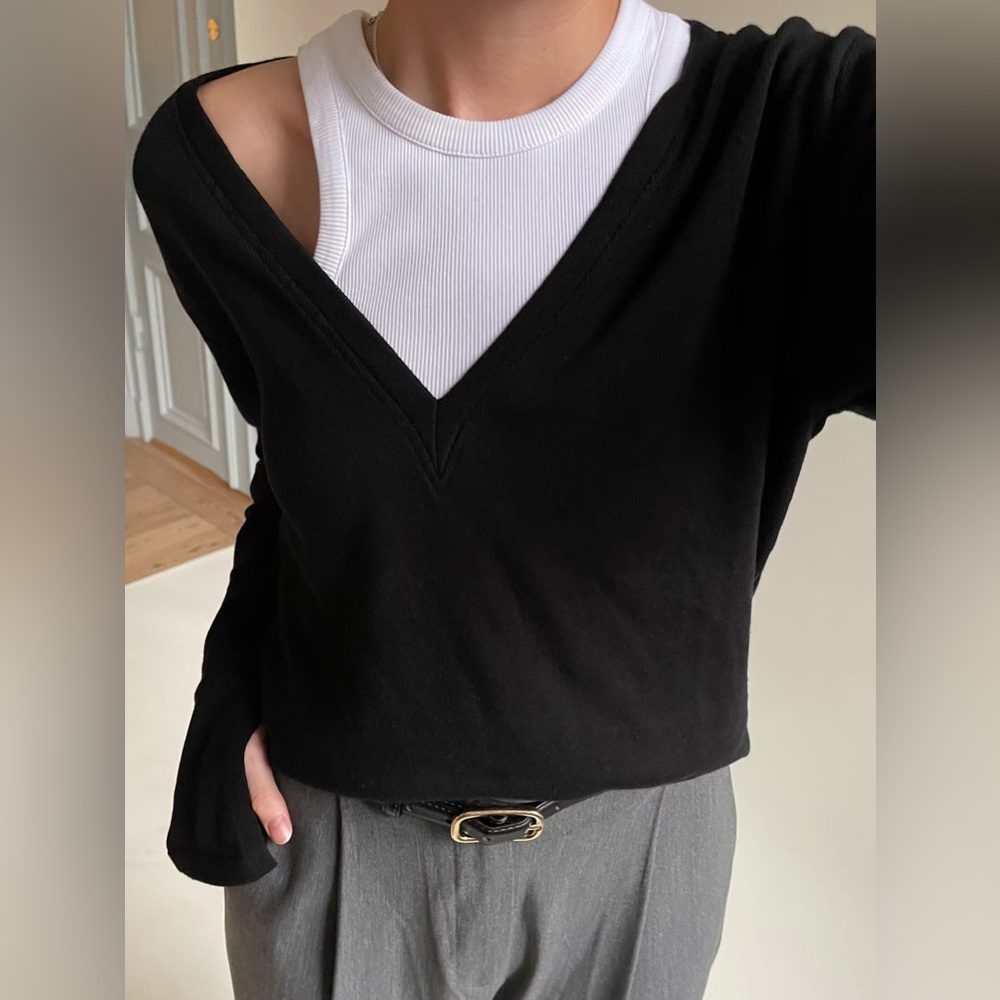 Djerf Avenue Remake Getaway V-neck Top
